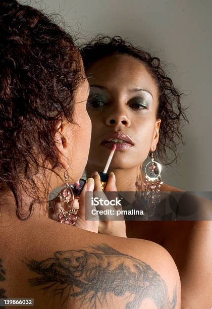 Lipgloss Stockfoto und mehr Bilder von Afrikanischer Abstammung - Afrikanischer Abstammung, Auge, Augenbraue