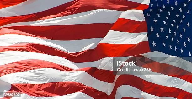 American Flag Flying En El Viento Foto de stock y más banco de imágenes de Azul - Azul, Bandera, Bandera estadounidense