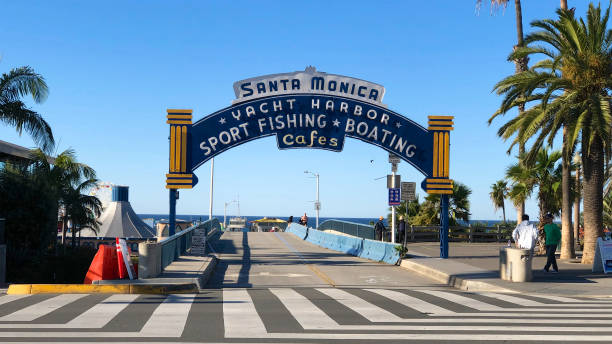 santa monica pier schild - santa monica beach santa monica santa monica pier beach stock-fotos und bilder