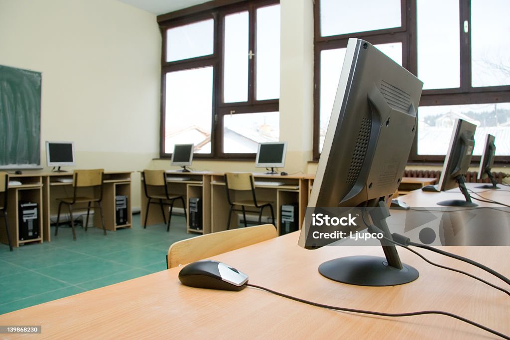 Computer in classe - Foto stock royalty-free di Affari