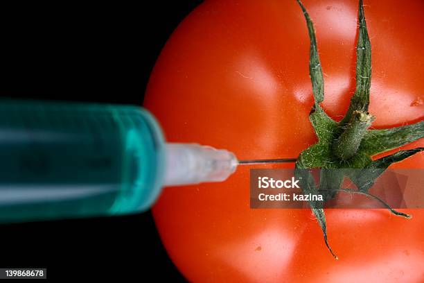 Photo libre de droit de Getetic Modyfication Tomate banque d'images et plus d'images libres de droit de Injecter - Injecter, Matière nocive, Seringue