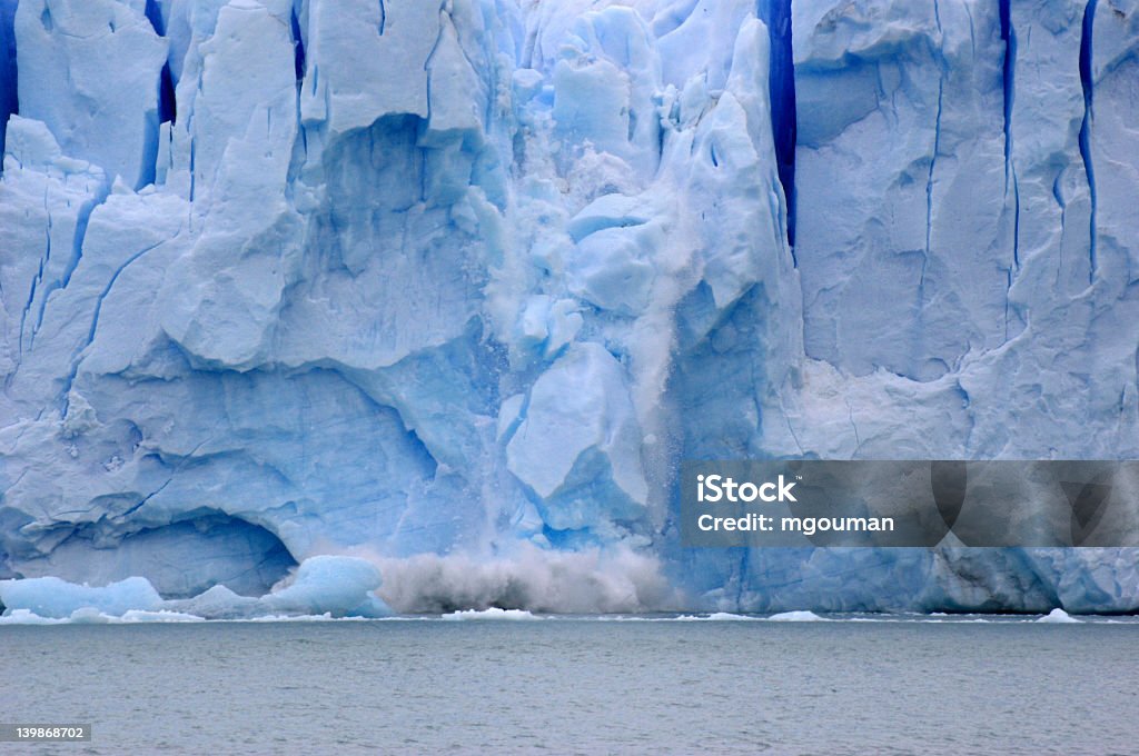 Лед, двигаясь вниз glacier климата - Стоковые фото Таять роялти-фри