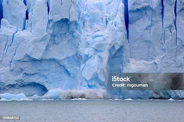 Лед Двигаясь Вниз Glacier Климата — стоковые фотографии и другие картинки Таять - Таять, Изменение климата, Лёд