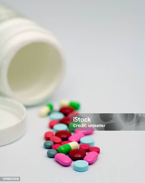 Pillole Tabella 2 - Fotografie stock e altre immagini di Acido acetilsalicilico - Acido acetilsalicilico, Ansia, Bottiglia