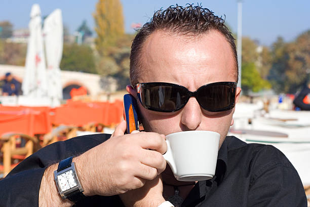 человек с чашечкой кофе - breaking the habit стоковые фото и изображения