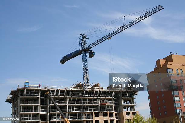 Gebäude Bauarbeiten Stockfoto und mehr Bilder von Arbeiten - Arbeiten, Außenaufnahme von Gebäuden, Balkon