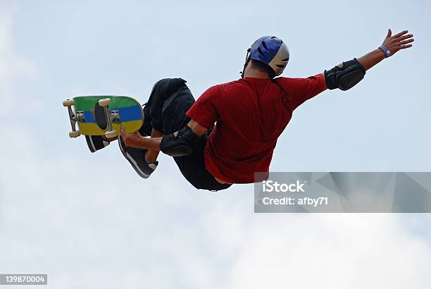 Skater - zdjęcia stockowe i więcej obrazów Deskorolka - Deskorolka, Jazda na deskorolce, Skakać