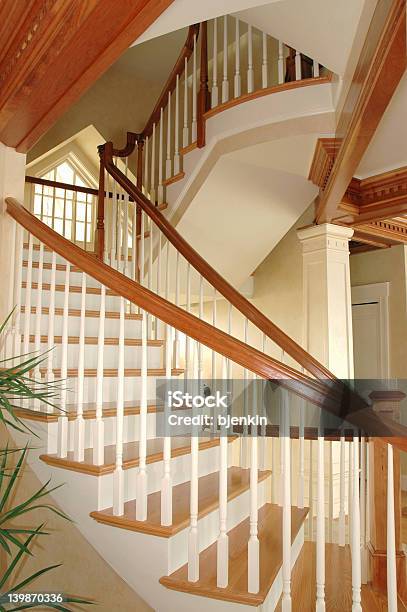Escadaria - Fotografias de stock e mais imagens de Degraus - Degraus, Design, Escadaria