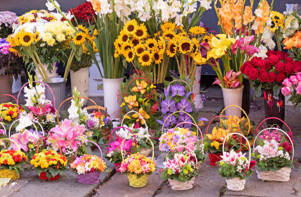 istock Small flower shop in city 1398714753