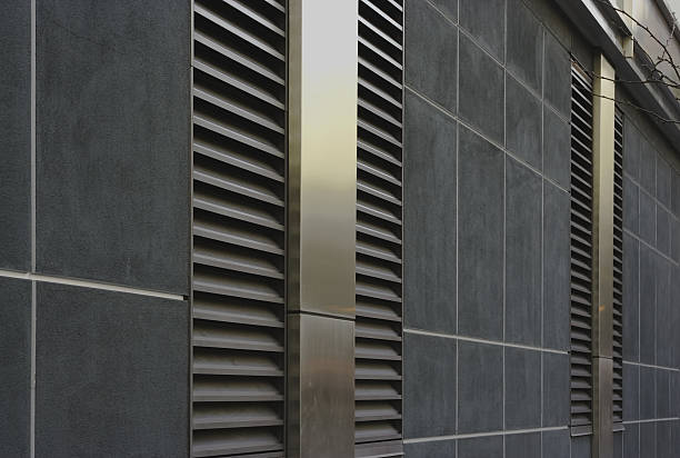 Grande edifício louvers - fotografia de stock