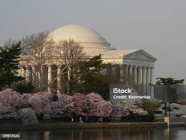 Photo libre de droit de Jefferson Memorial Fleurs banque d'images et plus d'images libres de droit de Arbre en fleurs - Arbre en fleurs, Architecture, Capitales internationales