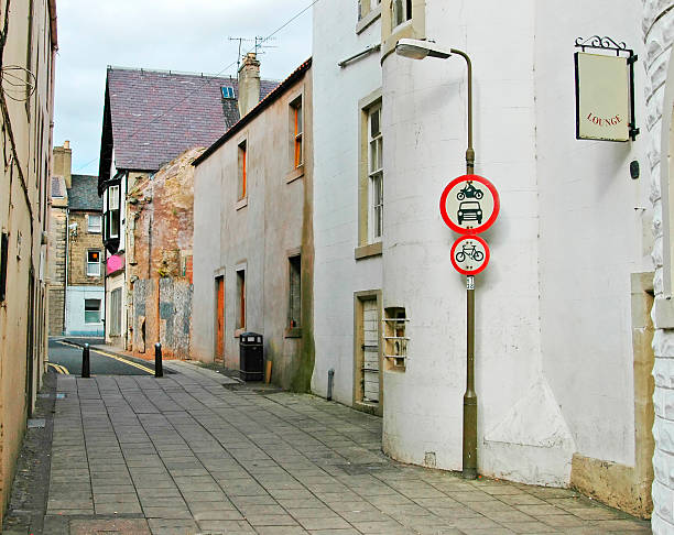 istock Connecting Alleyway/Lane Scottish Town 139873675