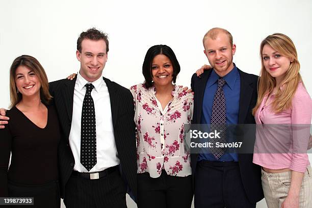 Jovem Equipe De Negócios Casuais - Fotografias de stock e mais imagens de 20-29 Anos - 20-29 Anos, 30-39 Anos, Adulto