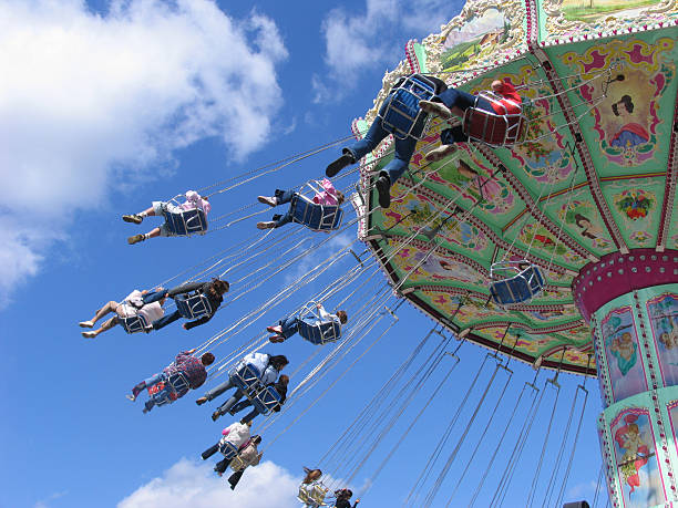 cadeira de emergência divertido - prater park imagens e fotografias de stock