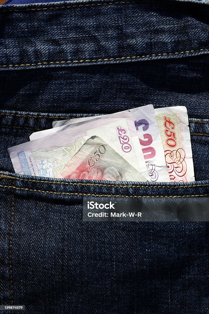 Utilização de notas bancárias - Foto de stock de Moeda Britânica - Moeda Europeia royalty-free