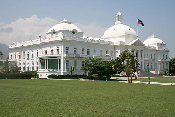 nationalpalast von haiti - republic of haiti stock-fotos und bilder