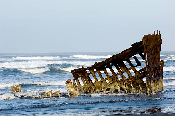 Ghost ship Historic shipwreck of Peter Iredale, Fort Stevens State Park, Oregon ghost ship stock pictures, royalty-free photos & images