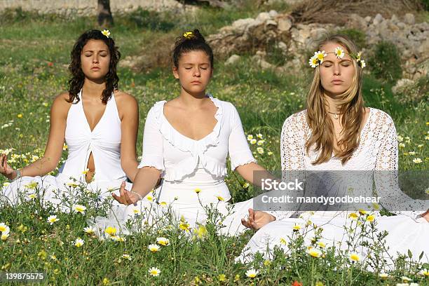 Yoga Class Série - Fotografias de stock e mais imagens de Adolescente - Adolescente, Adolescência, Adulto