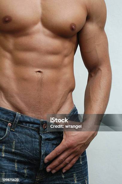 Macho Muscular Do Tronco - Fotografias de stock e mais imagens de Abdómen - Abdómen, Abdómen Humano, Adolescente
