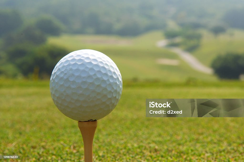 Pelota de golf teed - Foto de stock de Botón de inicio libre de derechos