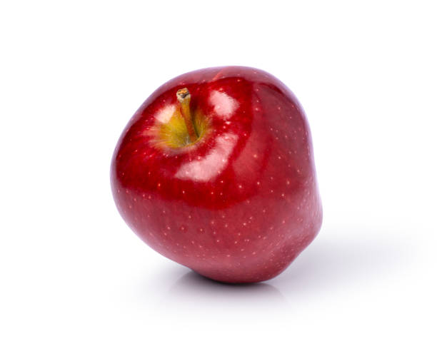 rote, reife washingtoner apfelfrucht, isoliert auf weiß - apfelsorte red delicious stock-fotos und bilder