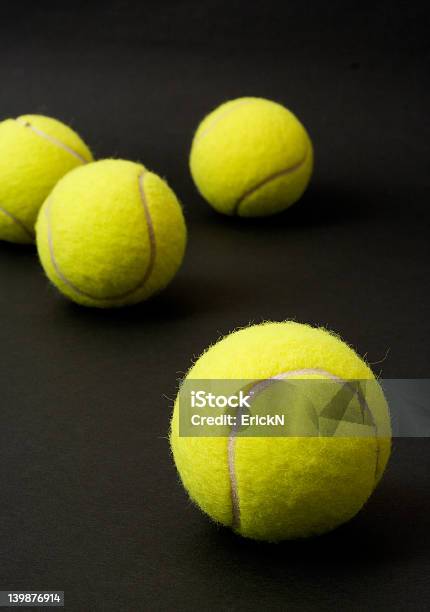 Pelotas De Tenis Foto de stock y más banco de imágenes de Aire libre - Aire libre, Amarillo - Color, Bola de Tenis