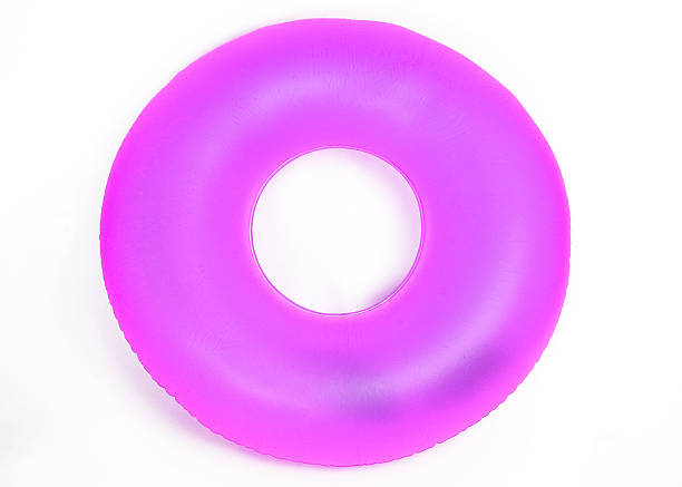 piscina gonfiabile tubo tondo - inner tube inflatable isolated toy foto e immagini stock