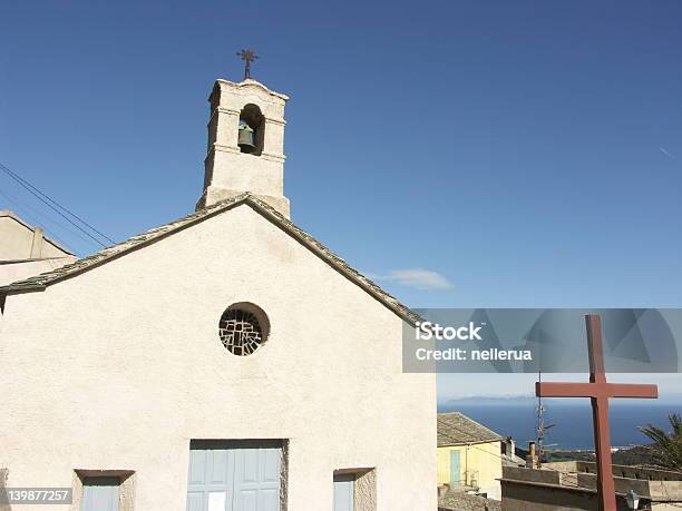 Igreja De Gado Na Córsega Cabo - Fotografias de stock e mais imagens de Aldeia - Aldeia, Cidade, Cidade Pequena