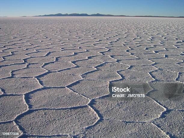 Salt Flat Muster Stockfoto und mehr Bilder von Bizarr - Bizarr, Boden, Breit