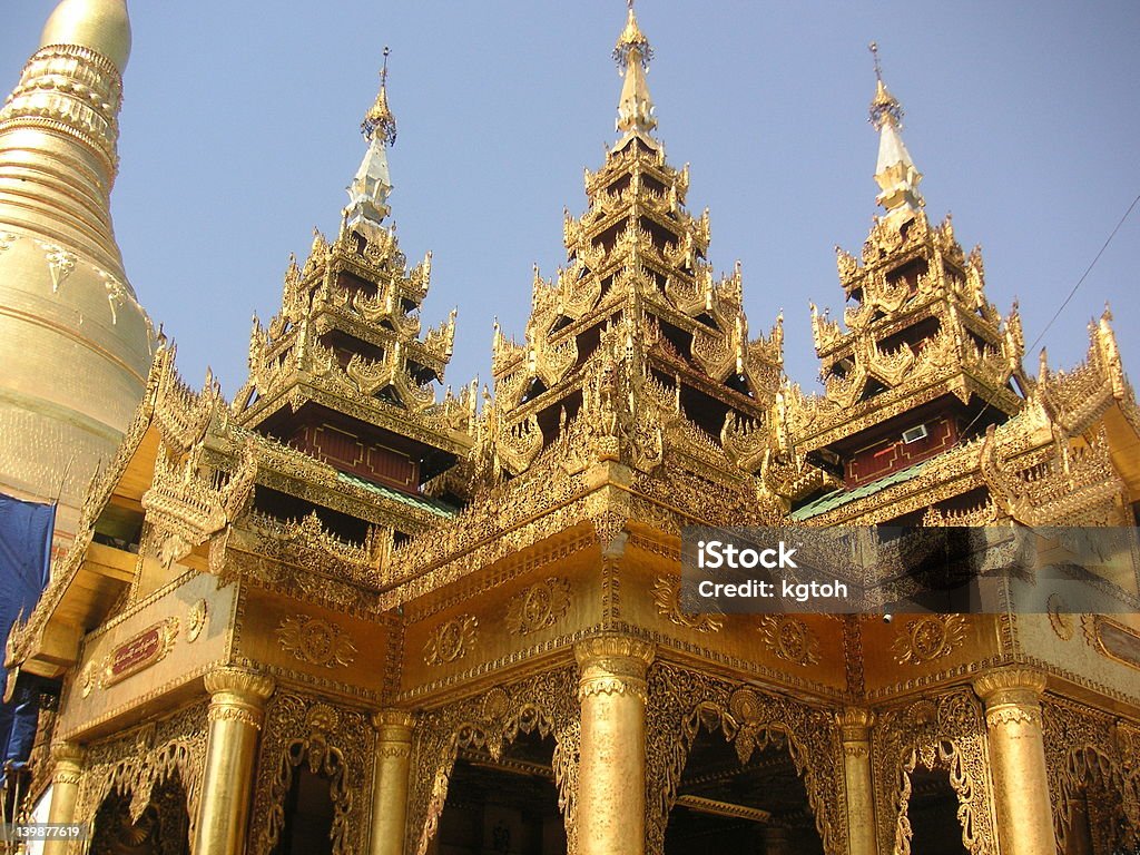 Shwedagon Pagoda - Foto stock royalty-free di Buddha