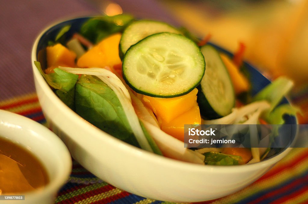 Здоровый Салат из зелени - Стоковые фото Бросать роялти-фри