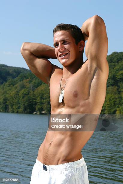 Muskuläre Männliches Model Stockfoto und mehr Bilder von Anaerobes Training - Anaerobes Training, Bauch, Bauchmuskeln