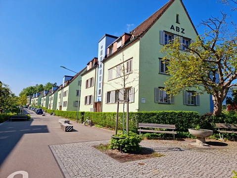 Several older Buildings realized by the Cooperative ABZ (Allgemeine Baugenossenschat Zürich). The Building group Entlisberg 1 was realized in 1928 and contains 81 units. The Architect was Schneider & Landolt. The image was captured during springtime.