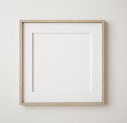 Maqueta de marco cuadrado de cerca en la pared pintada de color beige photo