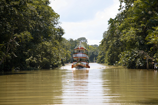 Small ferry boat in the waters of the Guamá River, entering Combu Island. July, 2019.
