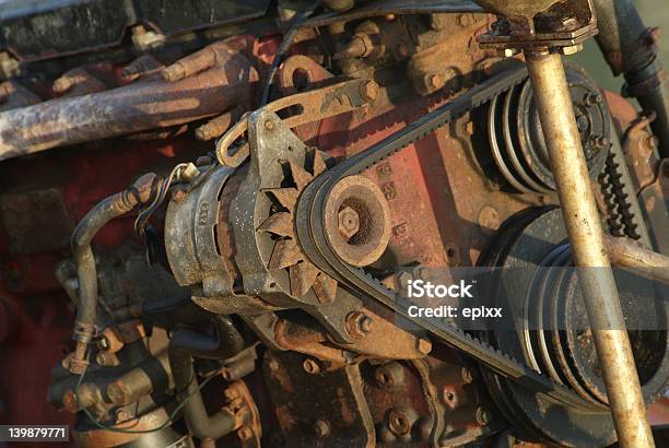 Alternatore Motore Di Arrugginito Auto - Fotografie stock e altre immagini di Cintura - Cintura, Arrugginito, Automobile