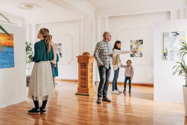 istock People in art gallery 1398797911