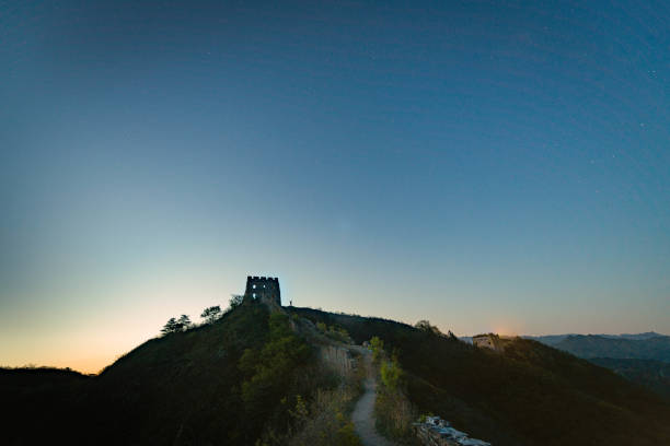 朝の光の中で北京のパンロンリング万里の長城 - china great wall of china wall beijing ストックフォトと画像