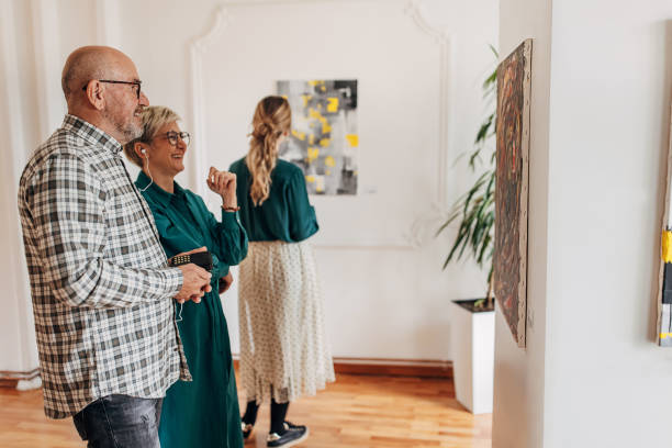 istock Couple in art gallery 1398800667