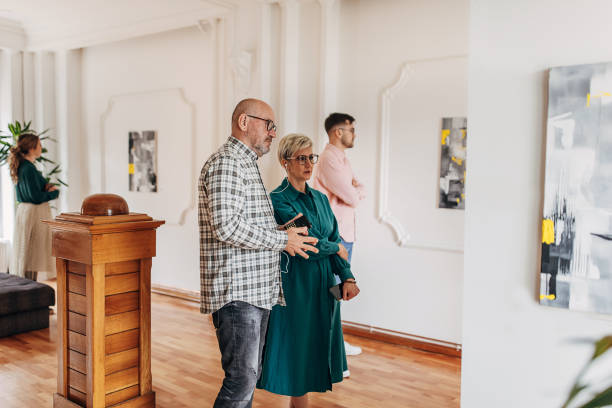 istock Couple in art gallery 1398800710