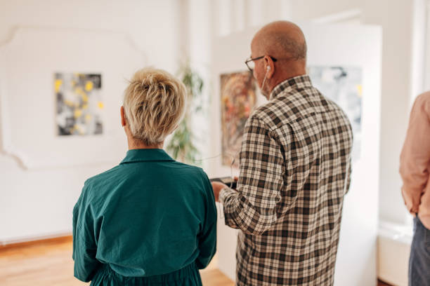 istock Couple in art gallery 1398800781