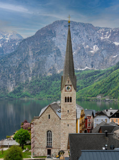 istock Church on the lake, Hallstatt, Austria 1398802835