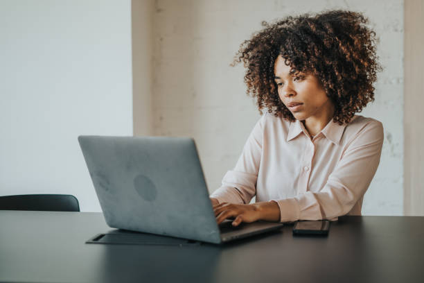 istock Businesswoman working at her desk 1398804984
