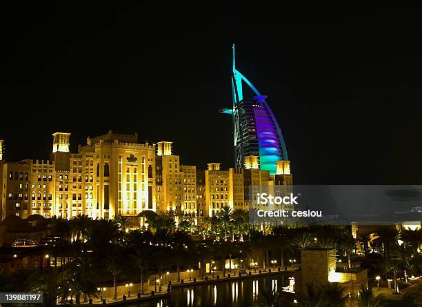 Madinat Jumeirah - Fotografias de stock e mais imagens de Dubai - Dubai, Etnia da Ásia Ocidental, Fotografia - Imagem