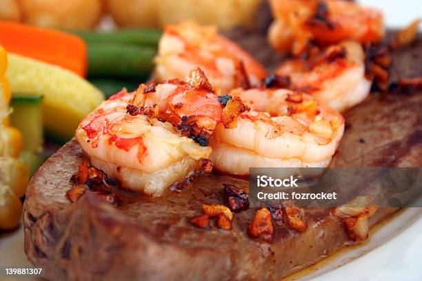 Surfnturf Stockfoto und mehr Bilder von Steak - Steak, Surf and Turf, Shrimp - Meeresfrucht