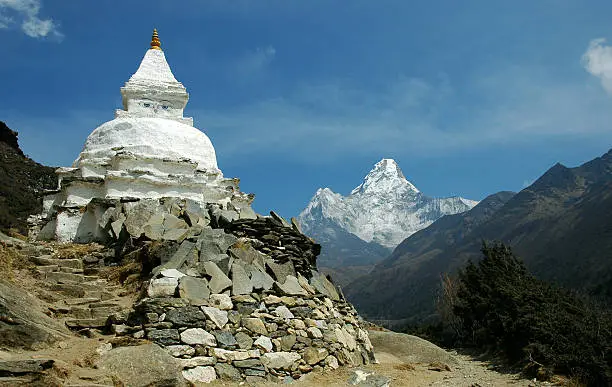 Buddhist chorten (stupa) along the trail to Dingboche (Pangboche) and Ama Dablam in the background (Nepal Himalayas)