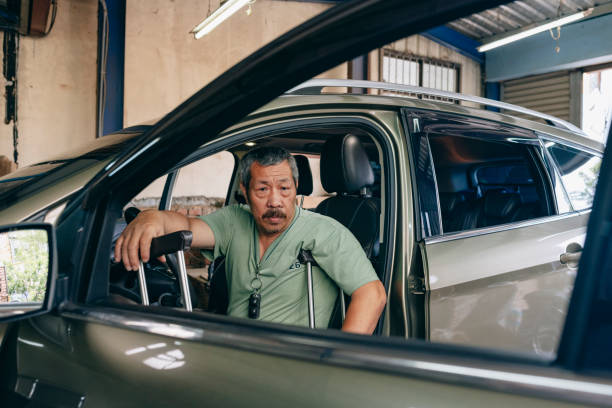 istock Asian Senior man using crutches is about to take the car 1398814063
