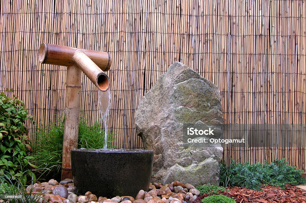 Garten und Wasserspiel - Lizenzfrei Bambus - Material Stock-Foto