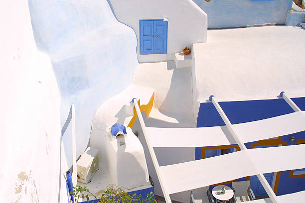 la grecia impressions - greek islands table window sun fotografías e imágenes de stock