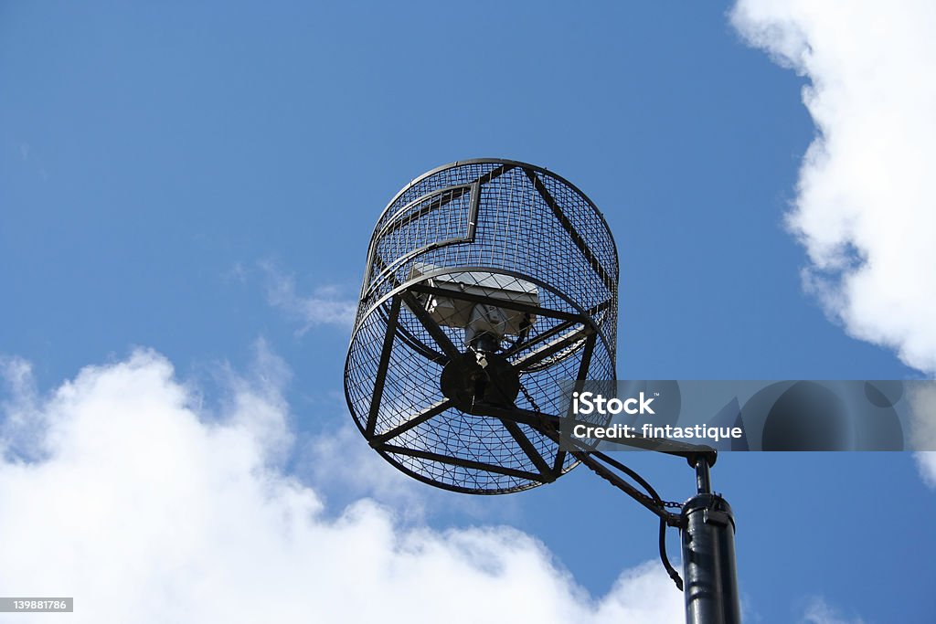 CCTV in una gabbia - Foto stock royalty-free di Asta - Oggetto creato dall'uomo